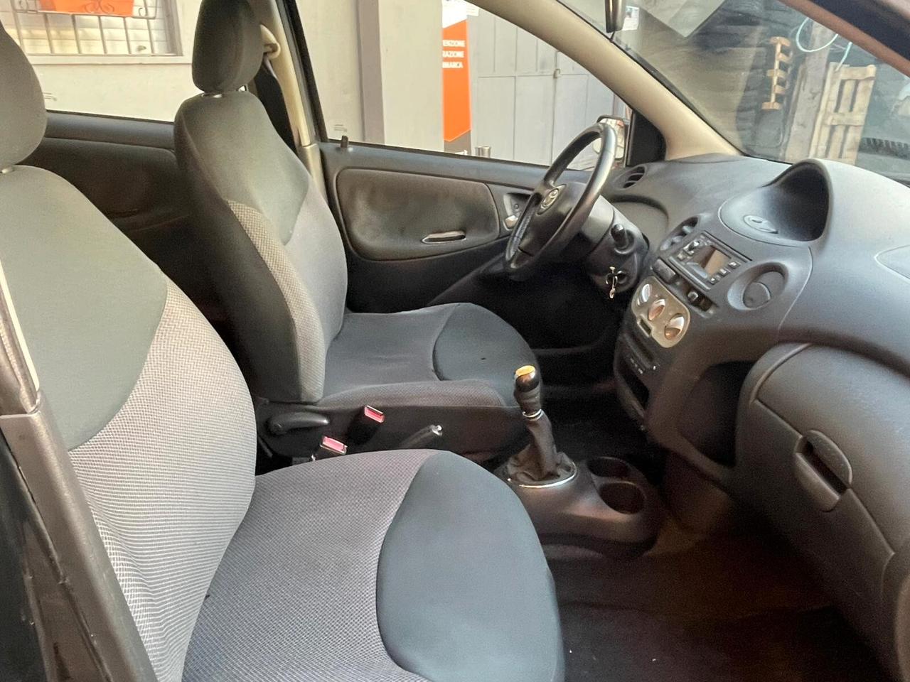 Toyota Yaris 1.0 5 porte