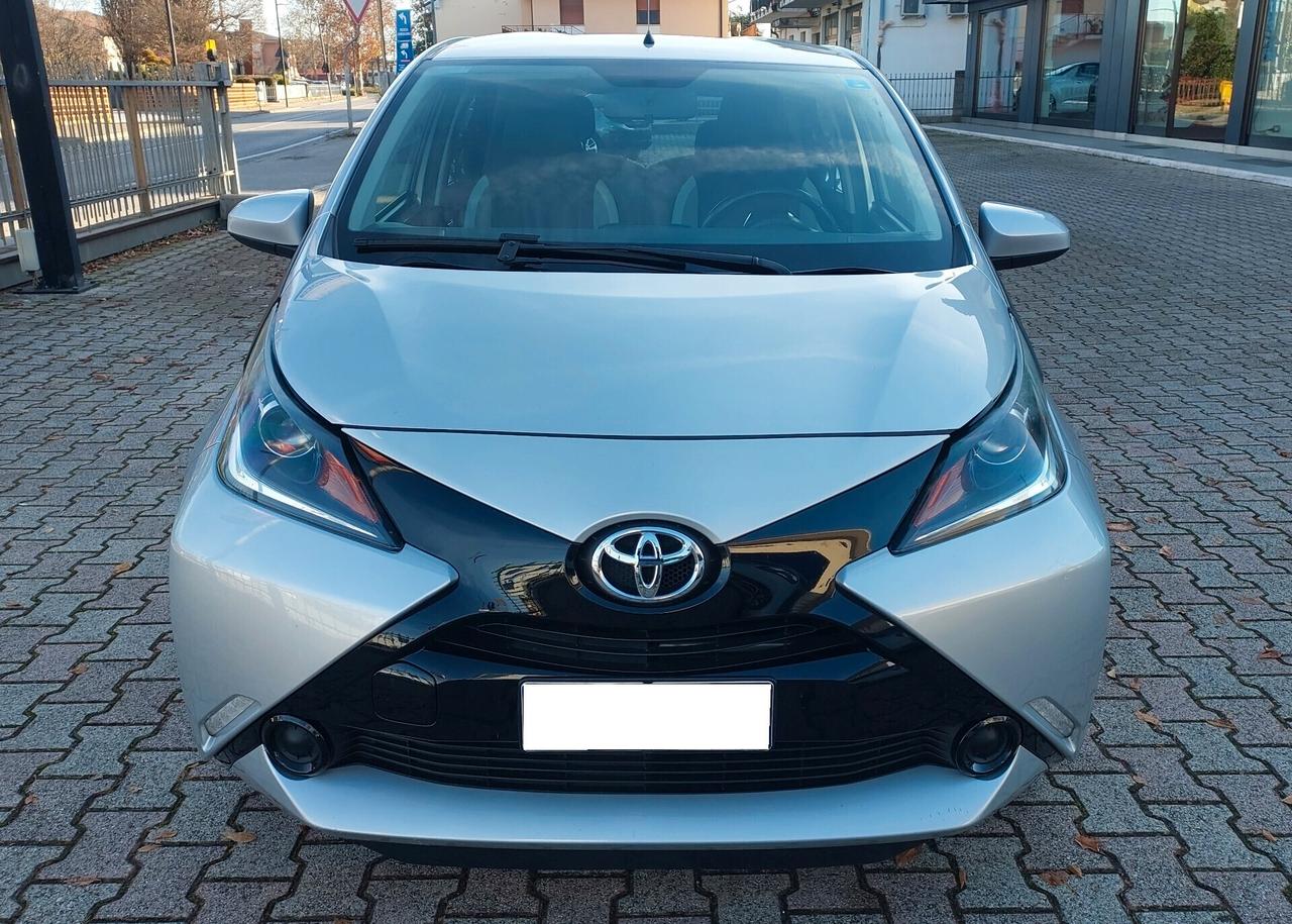 Toyota Aygo 1.0 VVT-i 69 CV 5 porte x-play
