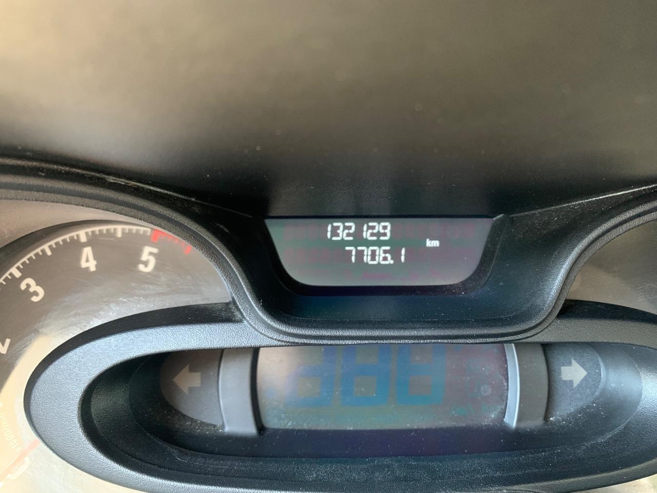 Opel Vivaro FURGONE L1H1 3 pt con Gancio Traino