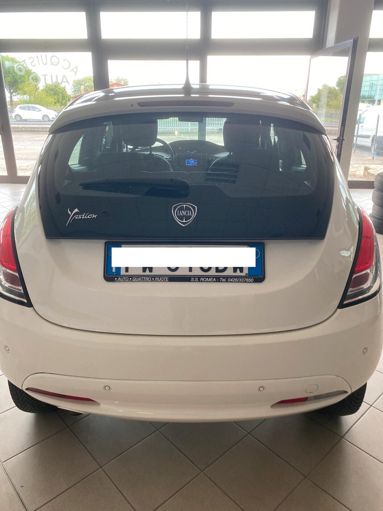 Lancia Ypsilon 0.9 TwinAir 5 porte Metano Ecochic Black and Noir