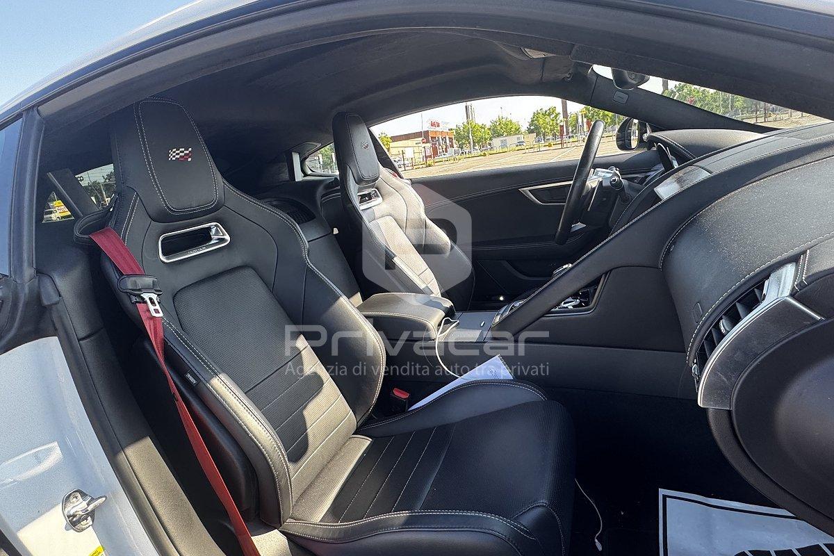 JAGUAR F-Type 2.0 aut. Coupé Chequered Flag