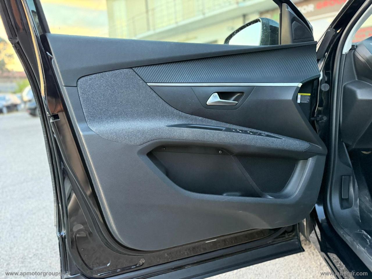 PEUGEOT 5008 BlueHDi 130 S&S EAT8 Allure