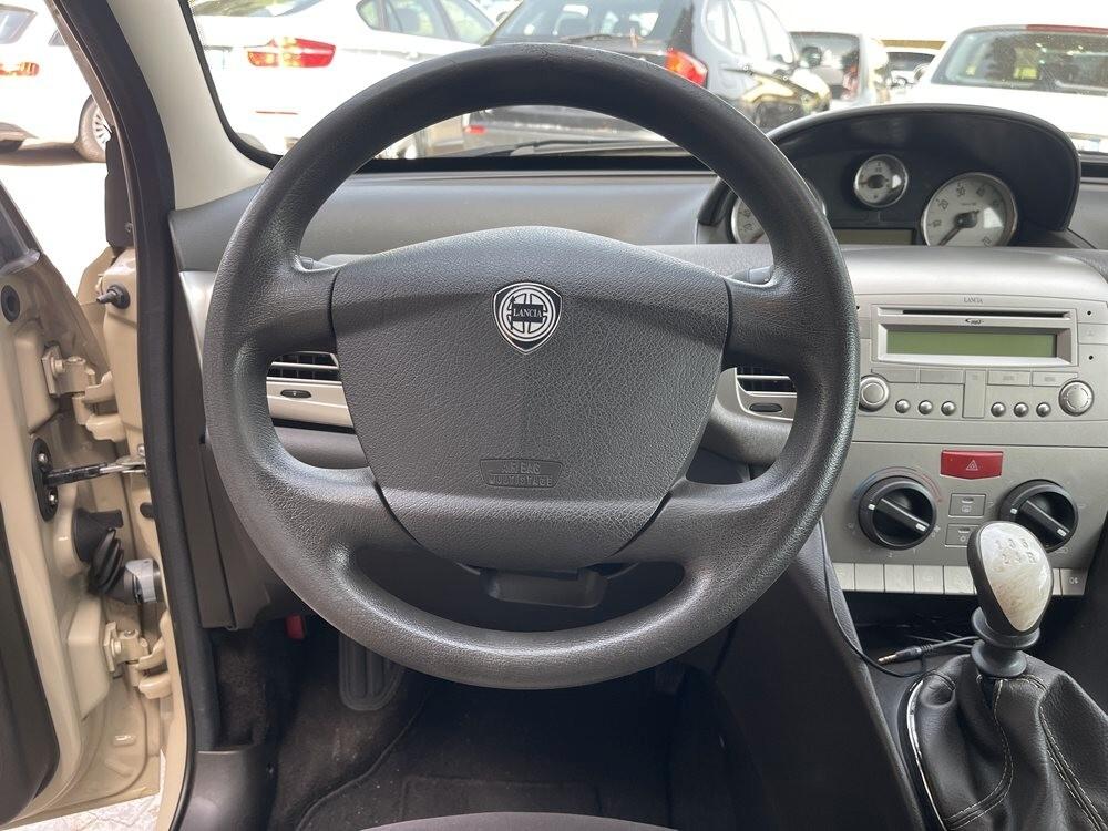 Lancia Ypsilon 1.2 Argento NEO PATENTATI