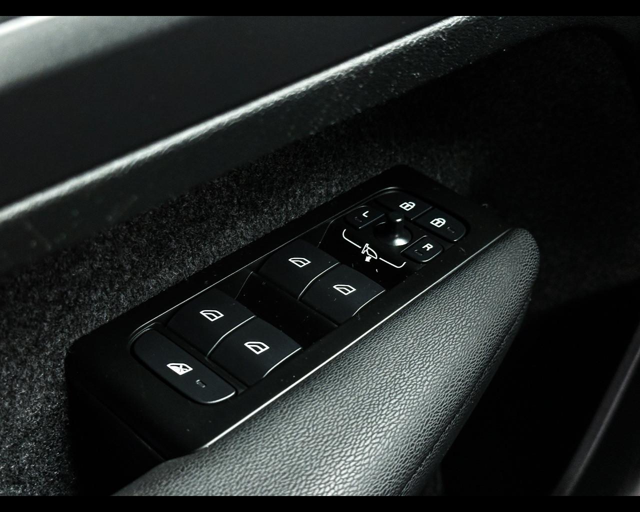 VOLVO XC40 (2017-->) - XC40 T5 Recharge Plug-in Hybrid automatico Plus Dark