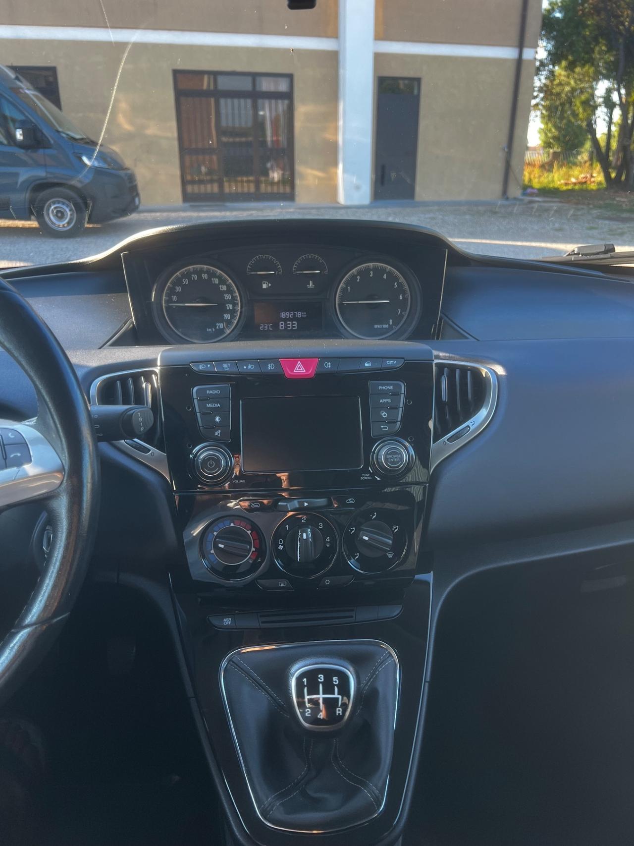 Lancia Ypsilon 1.2 69 CV 5 porte Platinum
