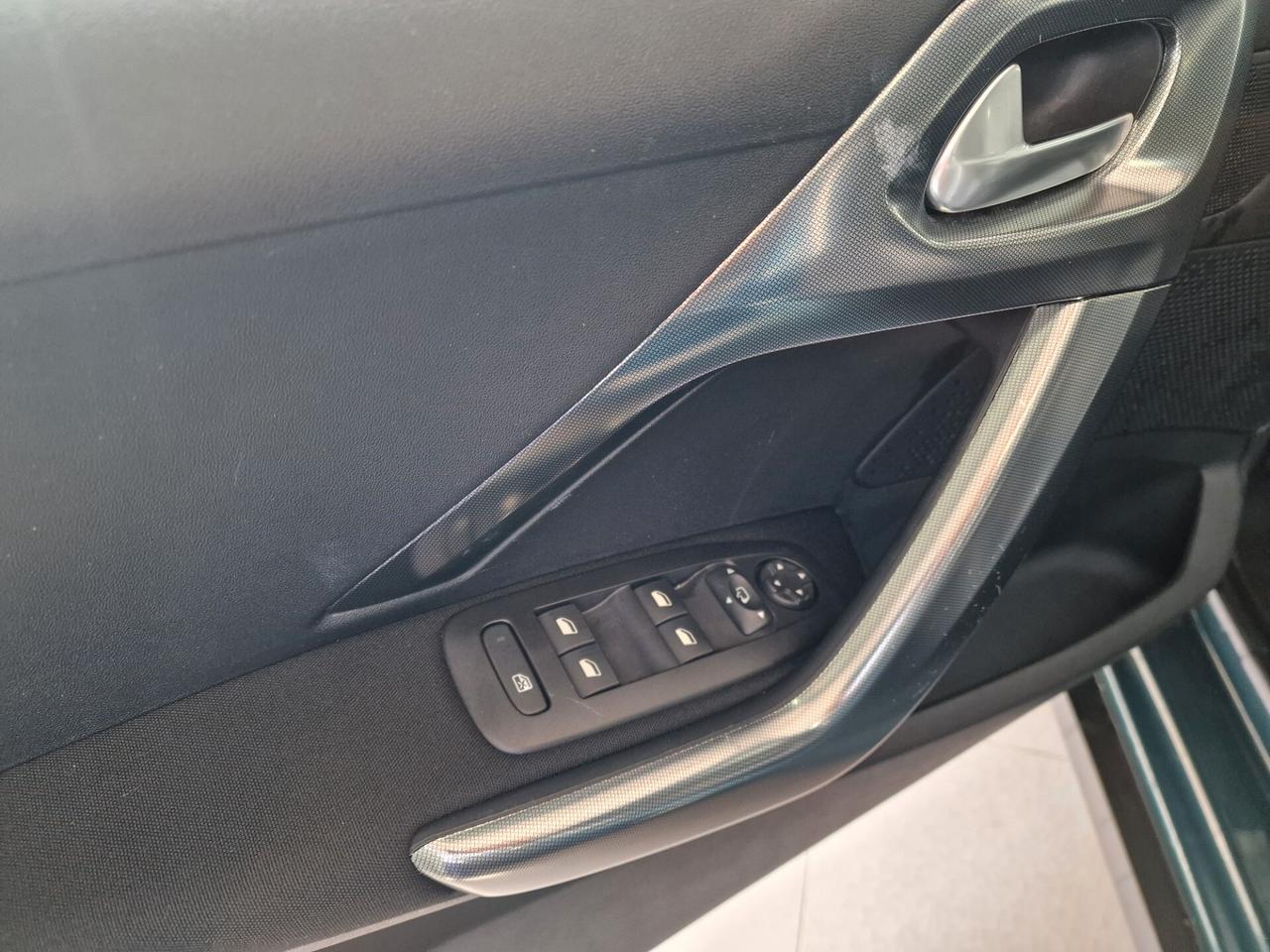Peugeot 2008 BlueHDi 100 Allure