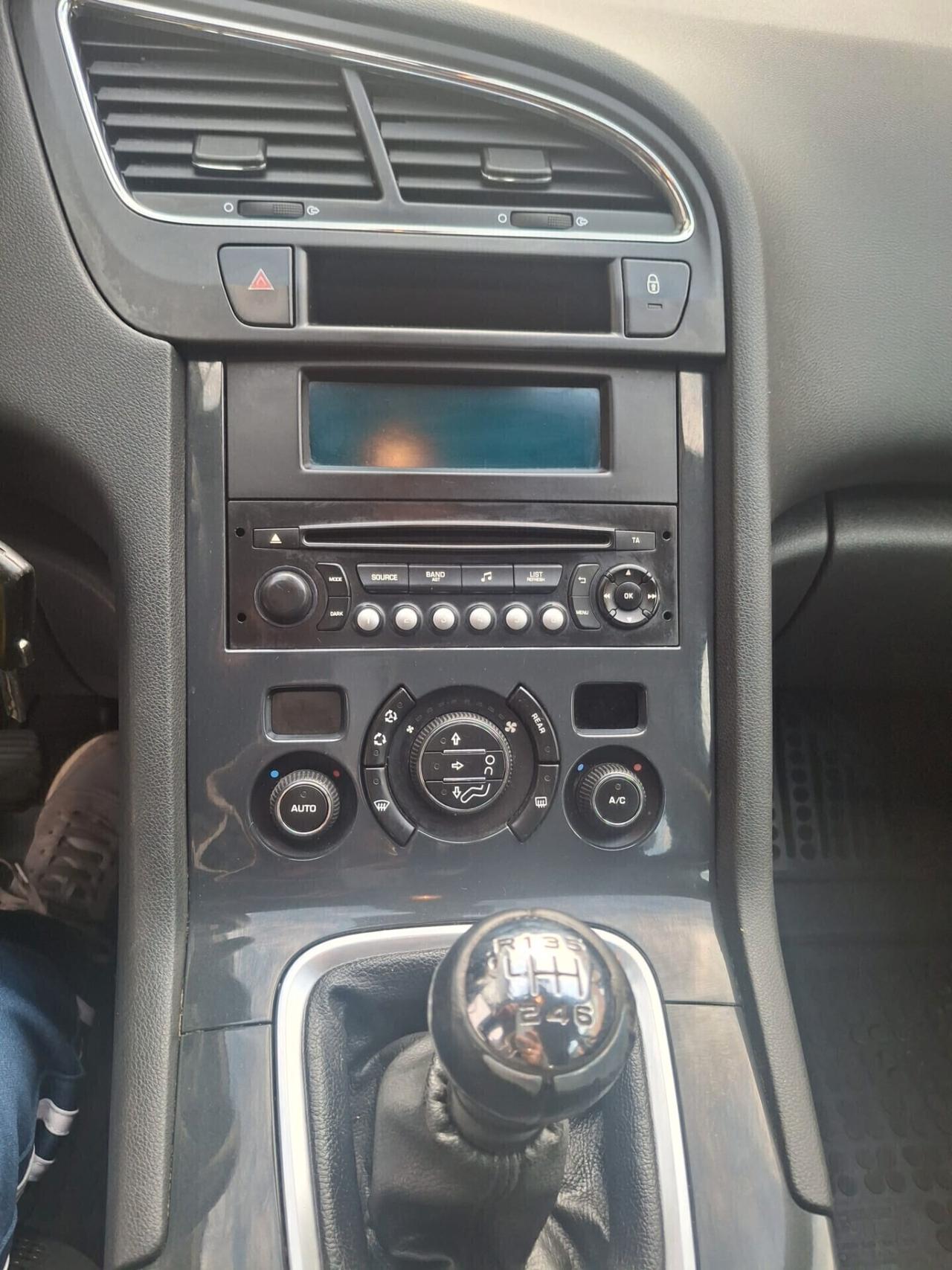 Peugeot 5008 1.6 HDi 115CV Allure 7 POSTI