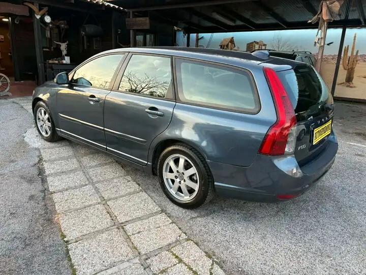 Volvo V50 D2 R-design