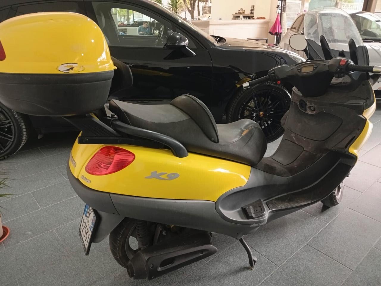 Piaggio X9 250