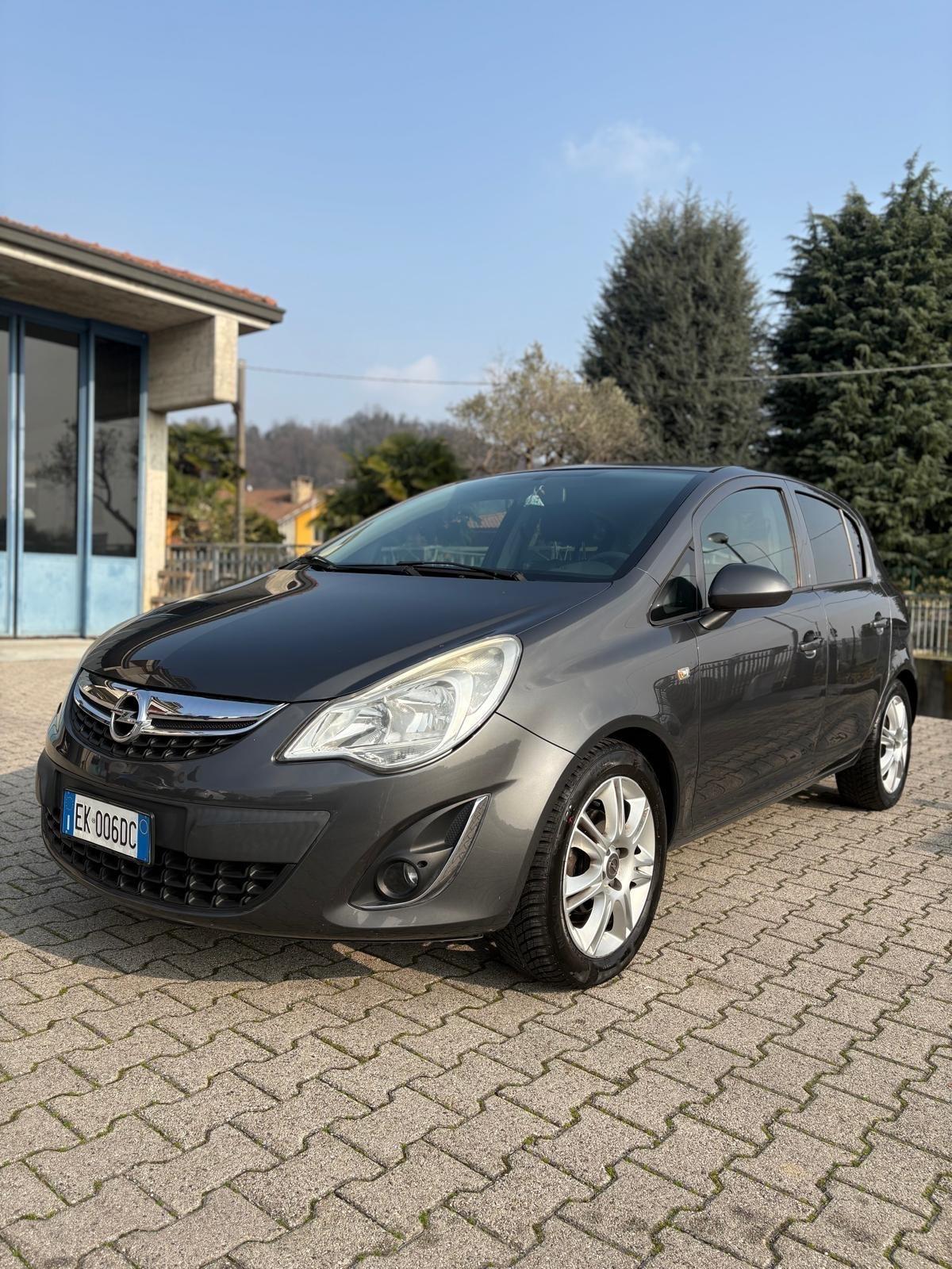 Opel Corsa 1.2 5 porte Cosmo