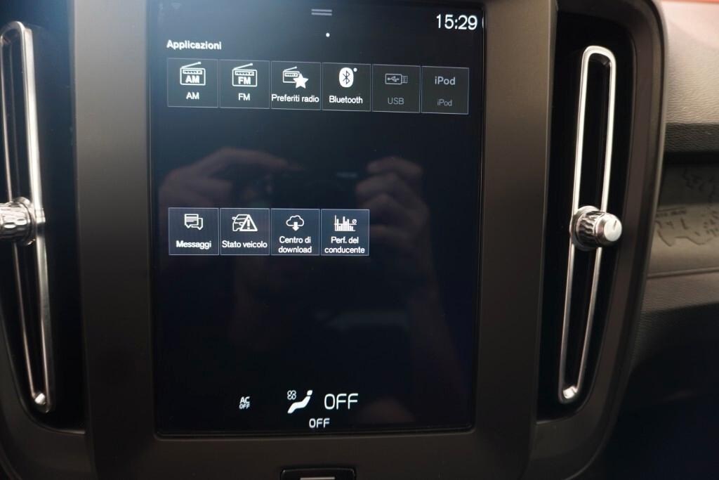 VOLVO XC40 2.0D D3 150CV 6M. BUSINESS ( FARI LED - COCKPIT - CRUISE - NAVI - SENSORI POST. - TELECAMERA POST. )