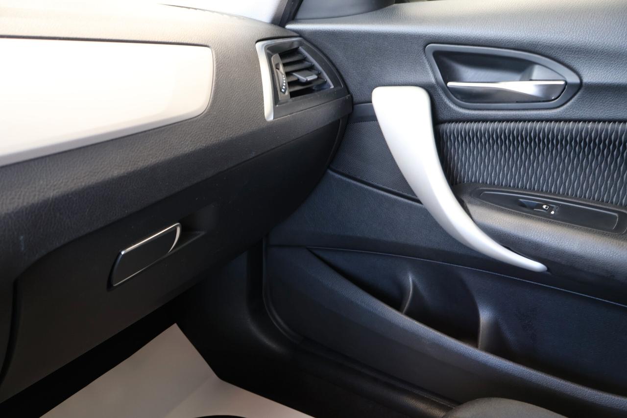 Bmw 118i 5p. Advantage automatica