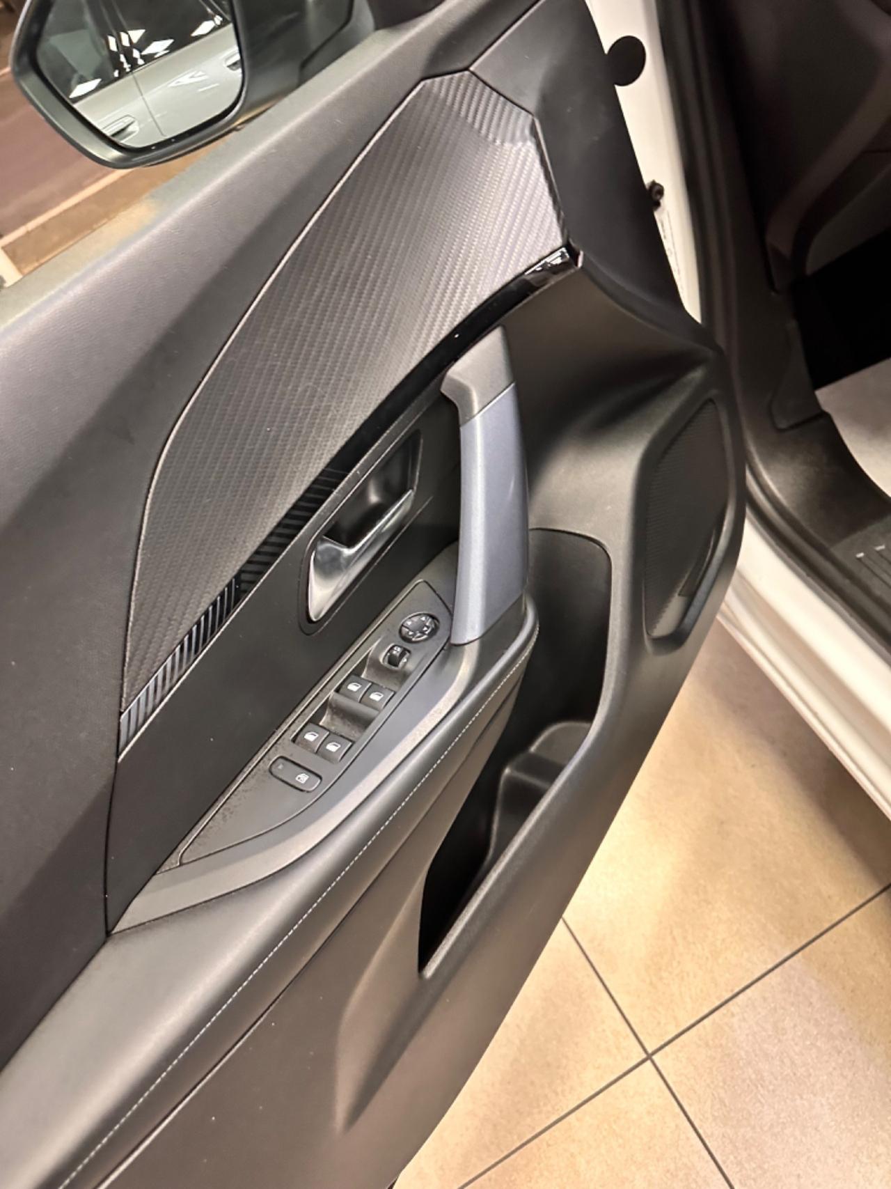 Peugeot 2008 BlueHDi 130 S&S EAT8 Allure Navi Pack