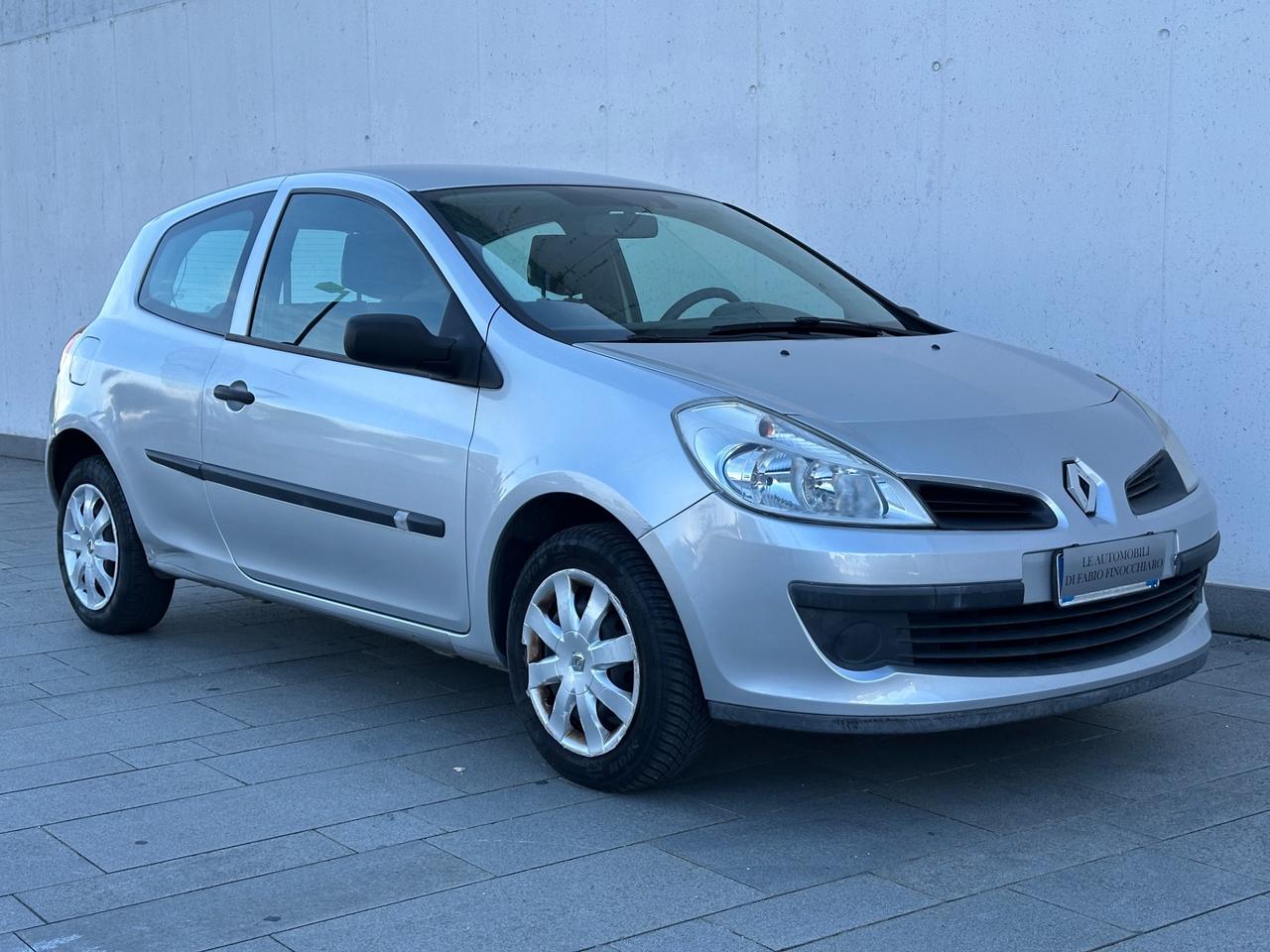 Renault Clio 1.2 16V 3 porte Neopatentati