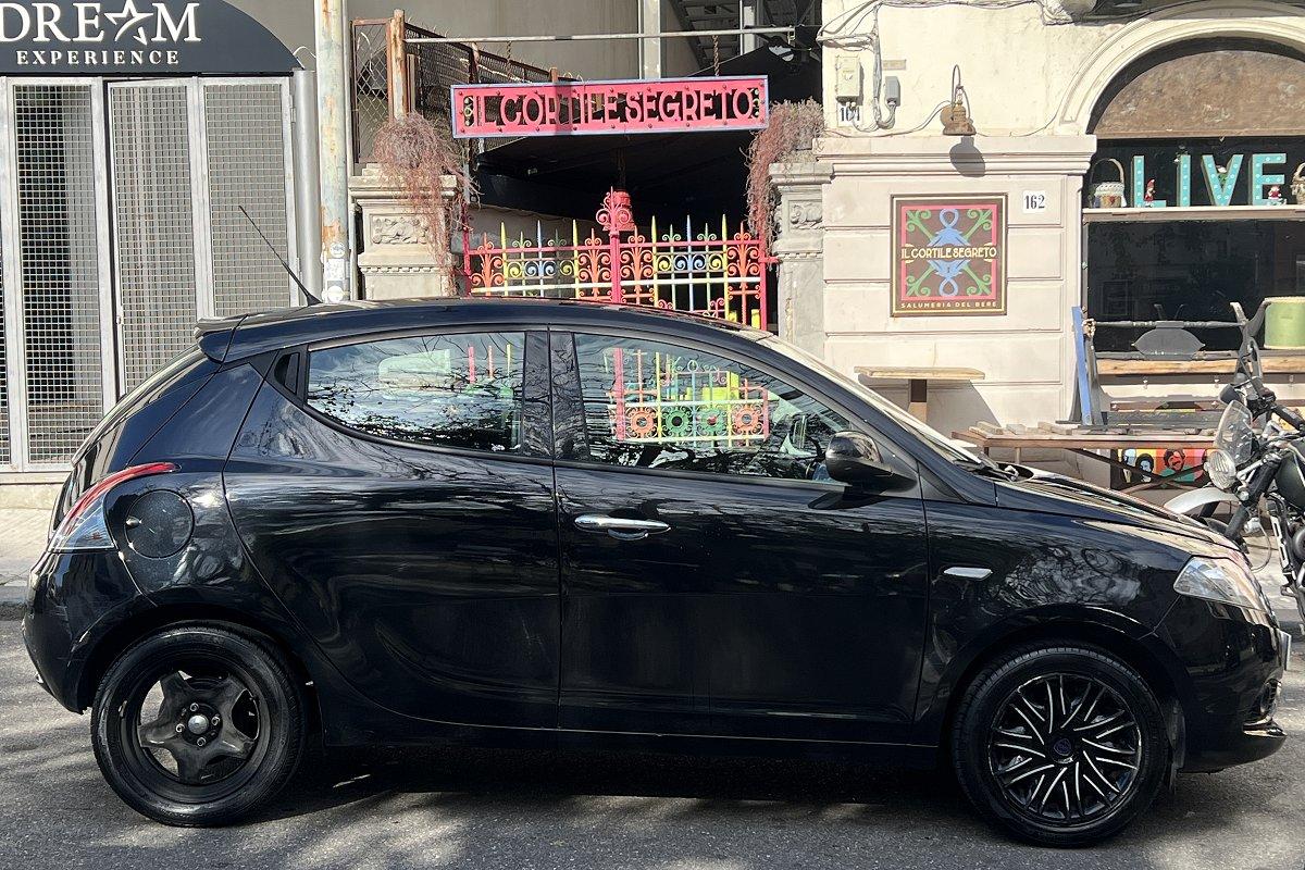 LANCIA Ypsilon 1.2 69 CV 5 porte Silver