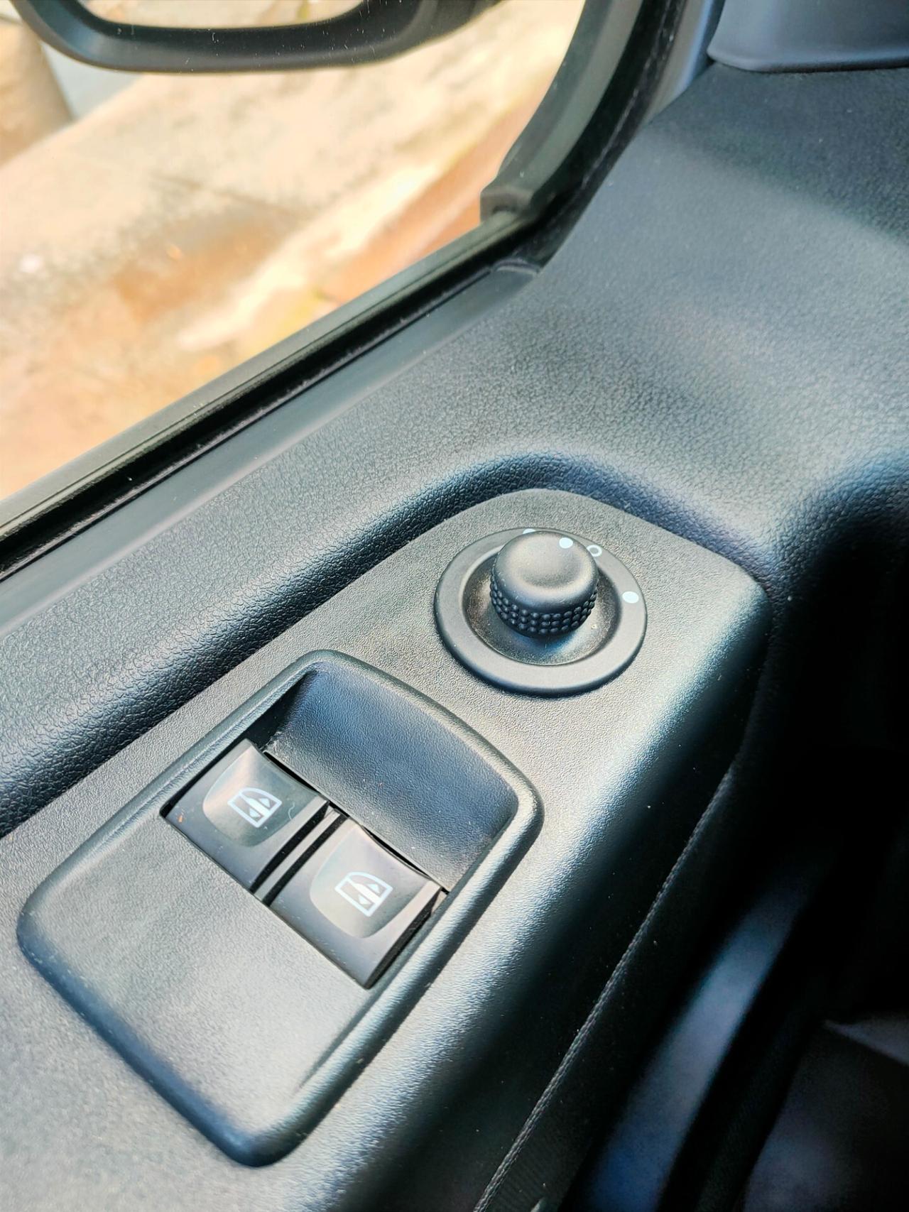 Renault Trafic 3 posti anteriori