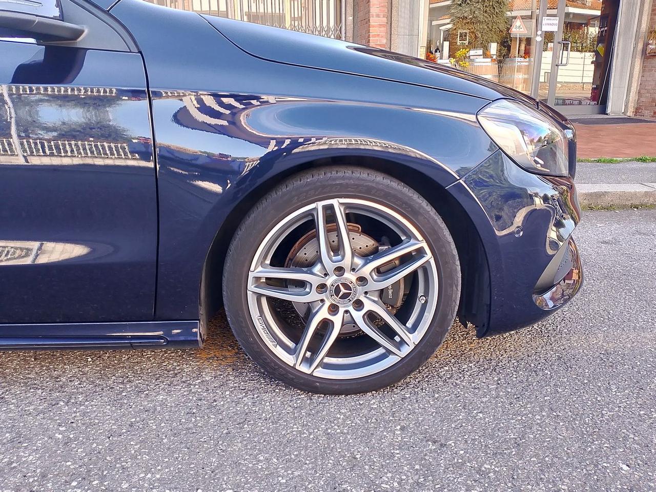 Mercedes-Benz A 180 AMG Line A 180 D