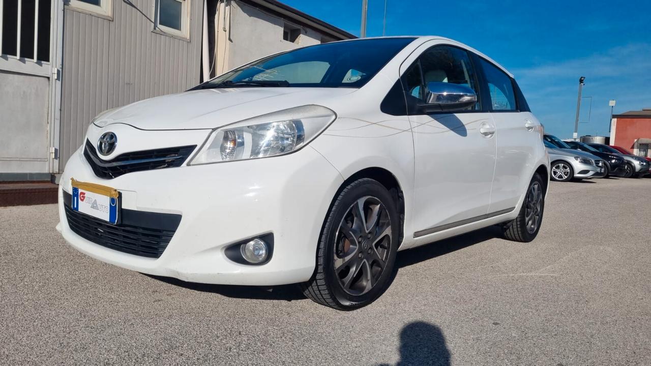 Toyota Yaris 1.4 D-4D 5 porte Lounge 90CV-66KW