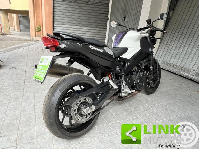 BMW F 800 R .
