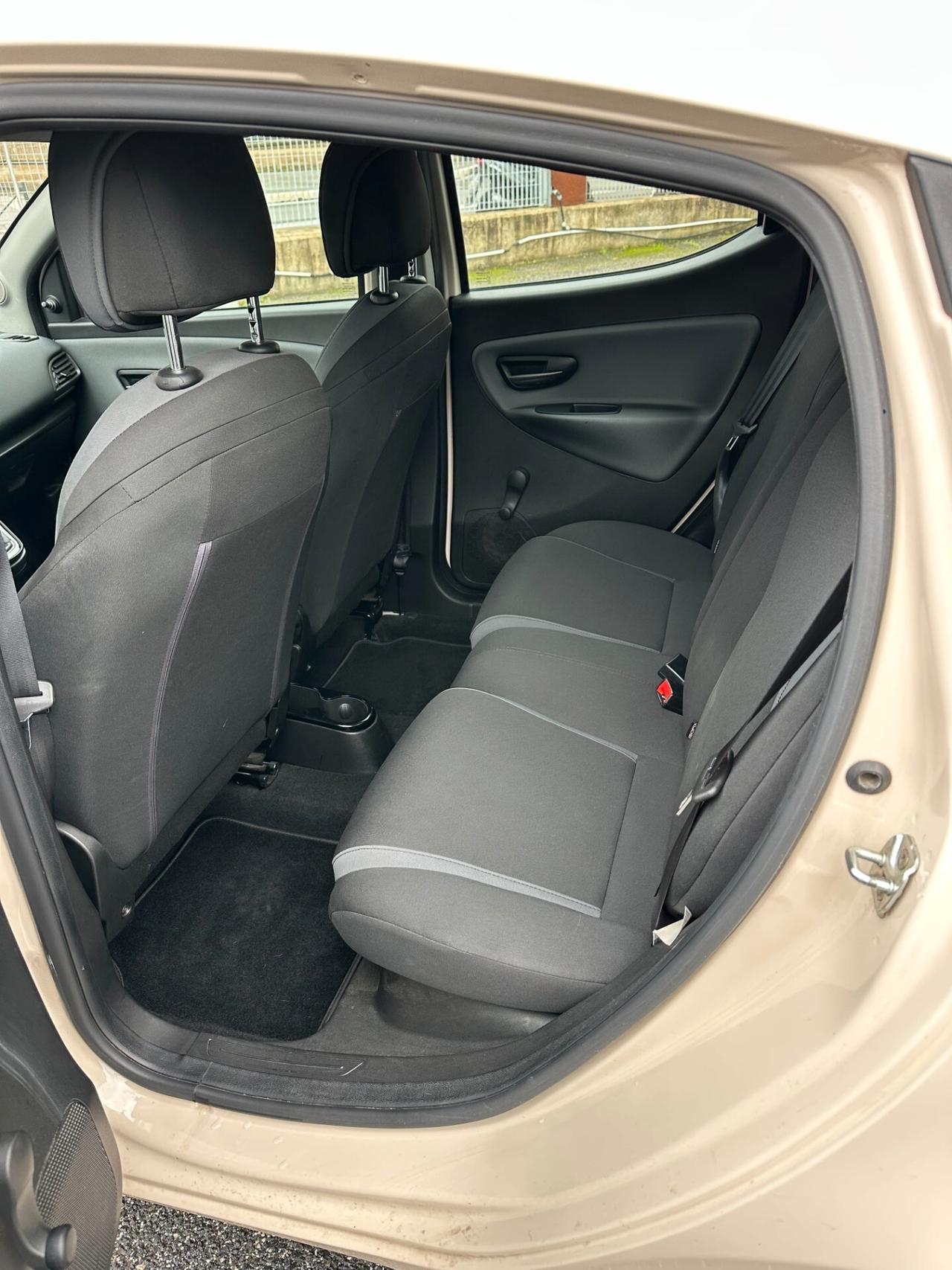 Lancia Ypsilon 70.000KM NEOPATENTATI