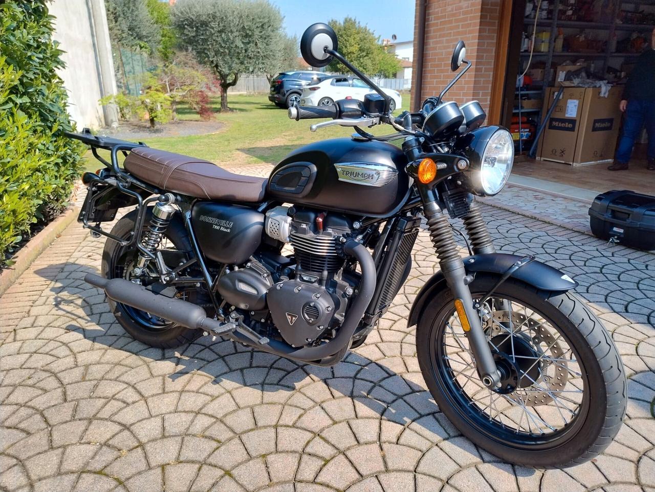 Triumph Bonneville T100 Black Nero opaco