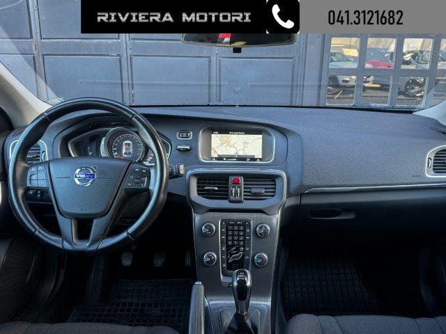 VOLVO V40 D2 R-design Momentum