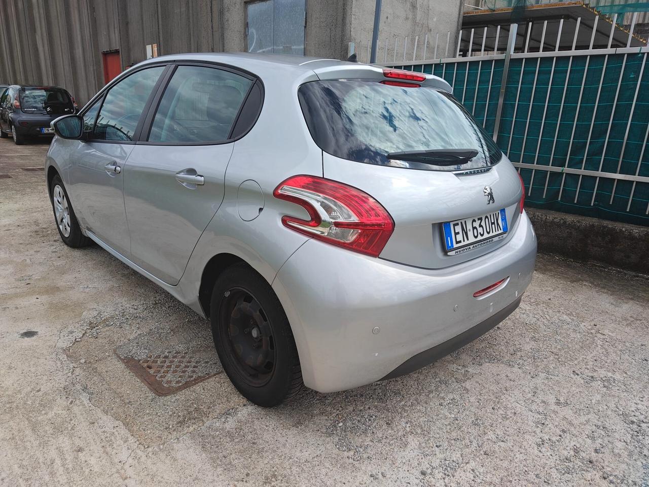 Peugeot 208 benzina