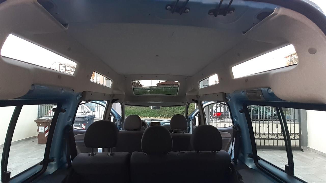 Doblò trasporto disabili pedana elettrica