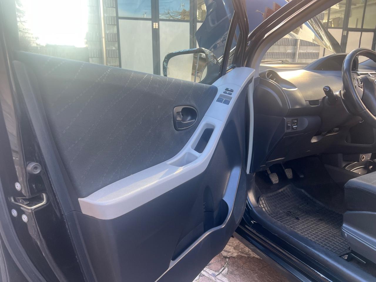 Toyota Yaris 1.0 5 porte Sol