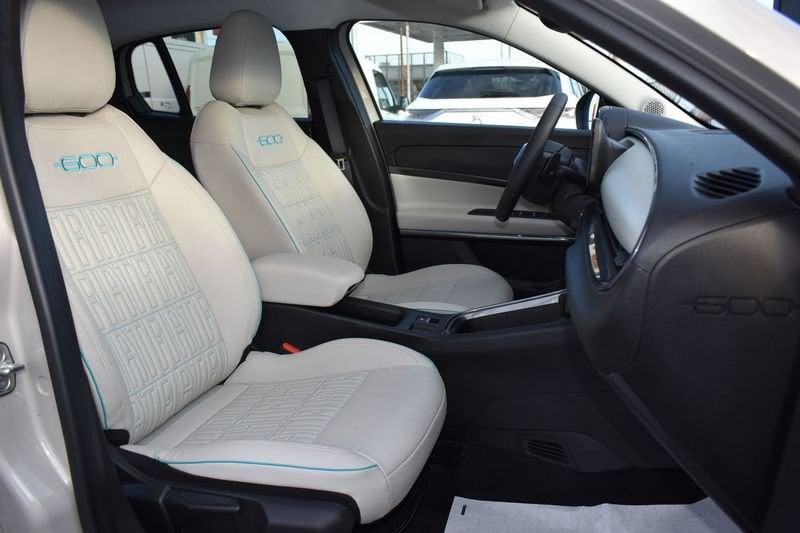 FIAT 600 1.2 Hybrid 110cv La Prima