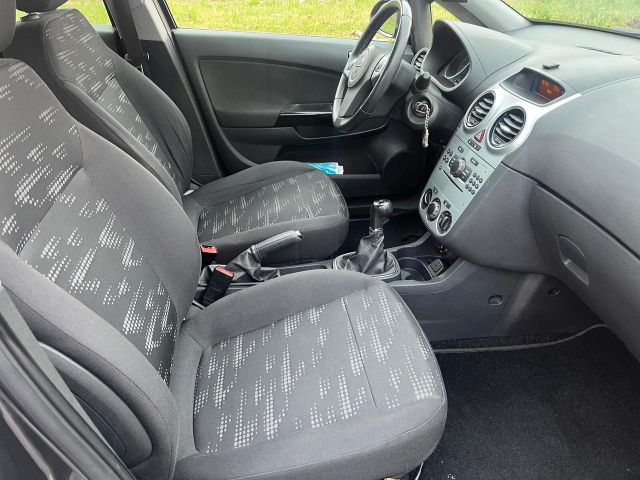 Opel Corsa 1.2 5 porte Club