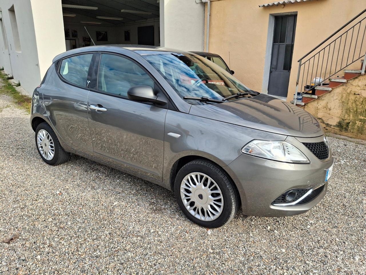 Lancia Ypsilon 1.2 69 CV 5 porte Silver