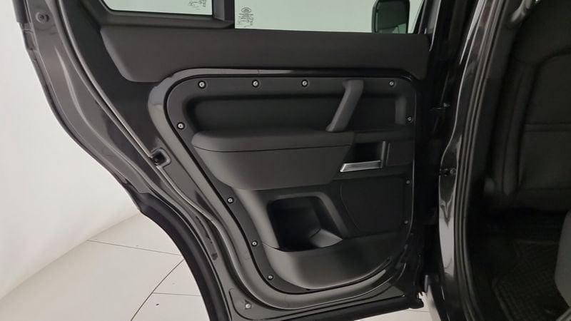 Land Rover Defender D200 AWD Auto 110 X-Dynamic SE