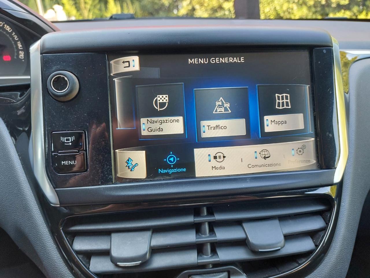 Peugeot 208 PureTech 82 5 porte Allure OK NEOPATENTATI