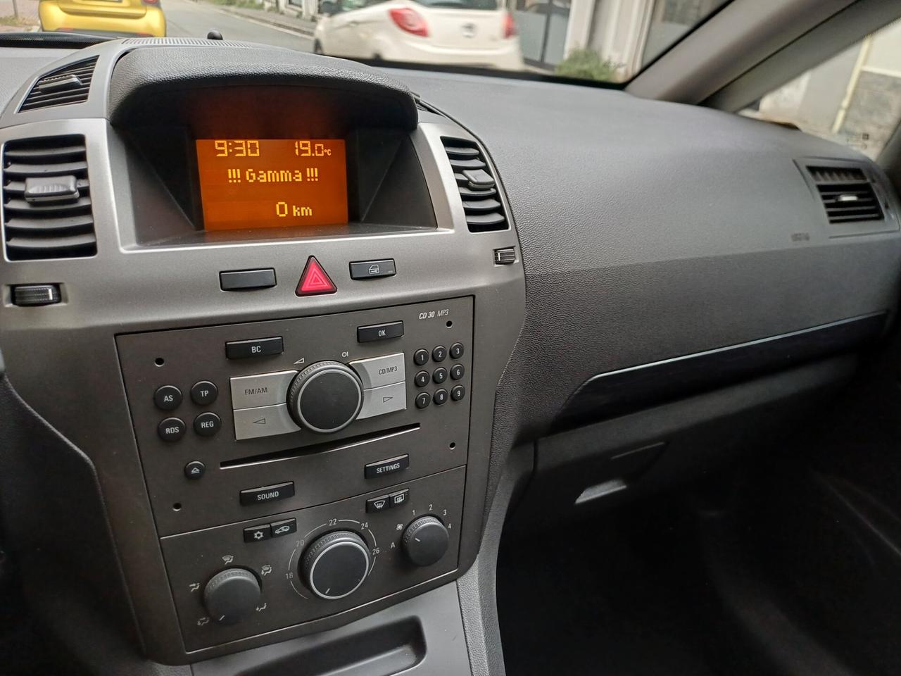 Opel Zafira 1.9 7 POSTI