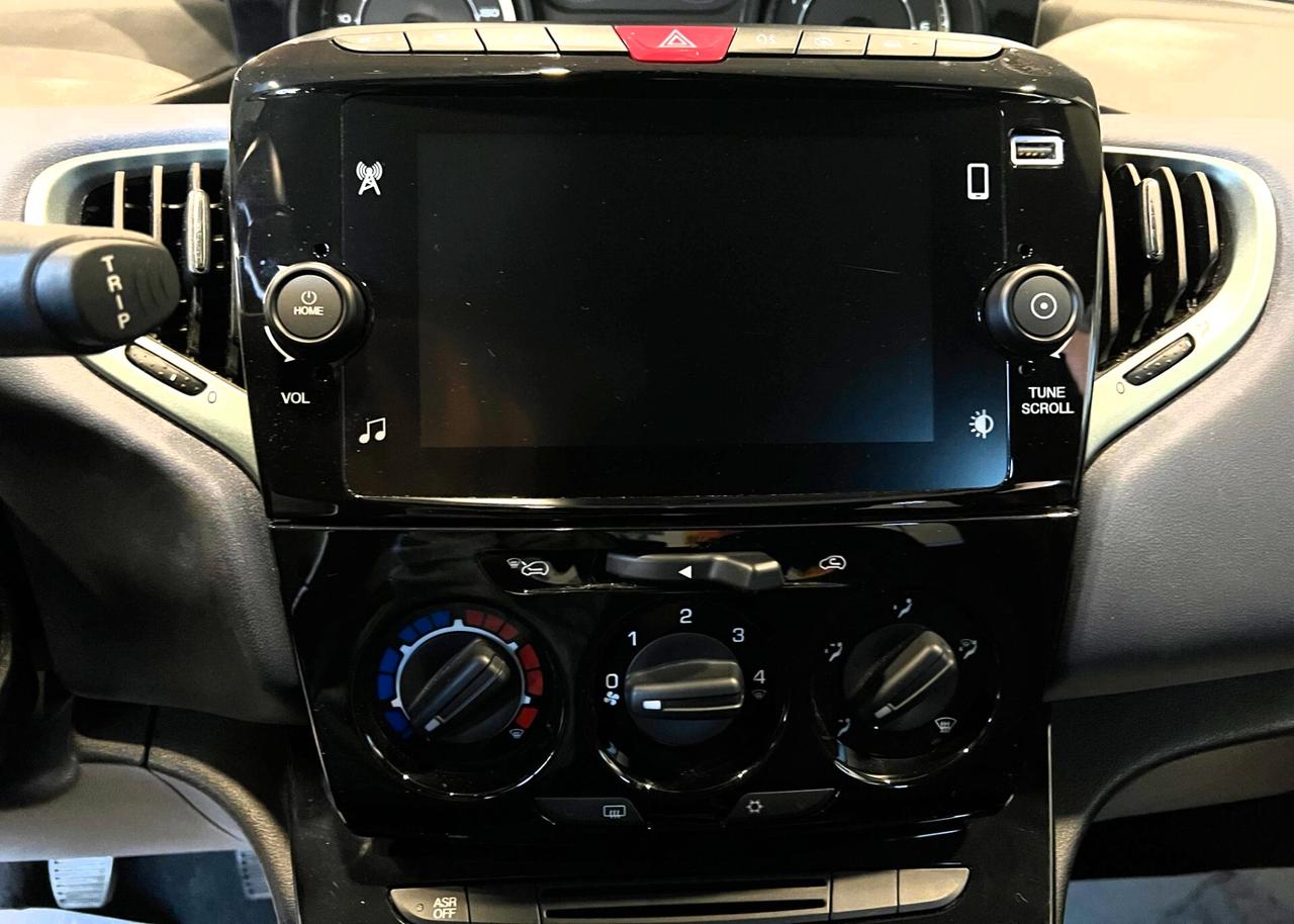 Lancia Ypsilon 1.0 FireFly 5 porte S&S Hybrid Platino