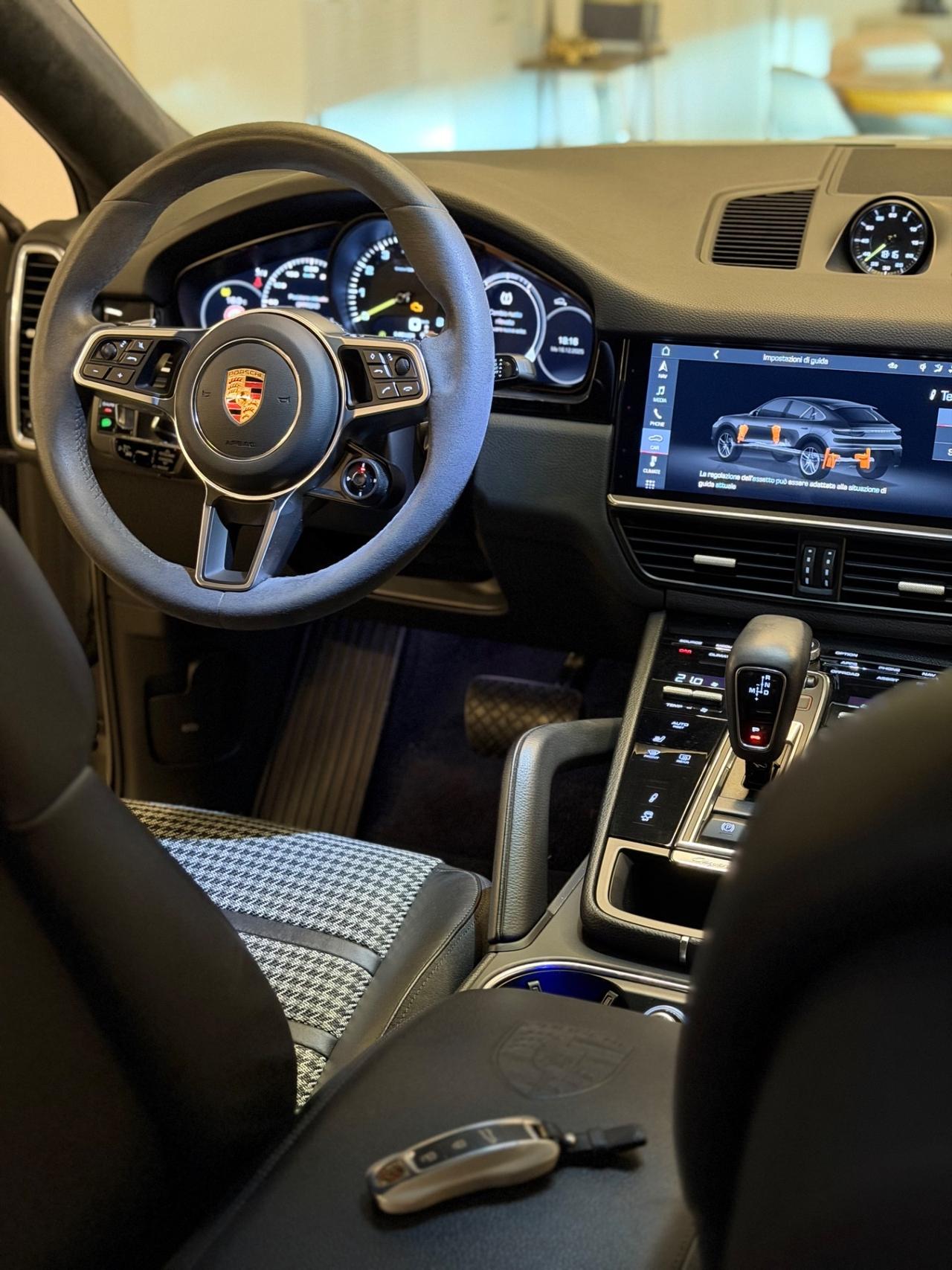 Porsche Cayenne Coupé 3.0 V6 E-Hybrid