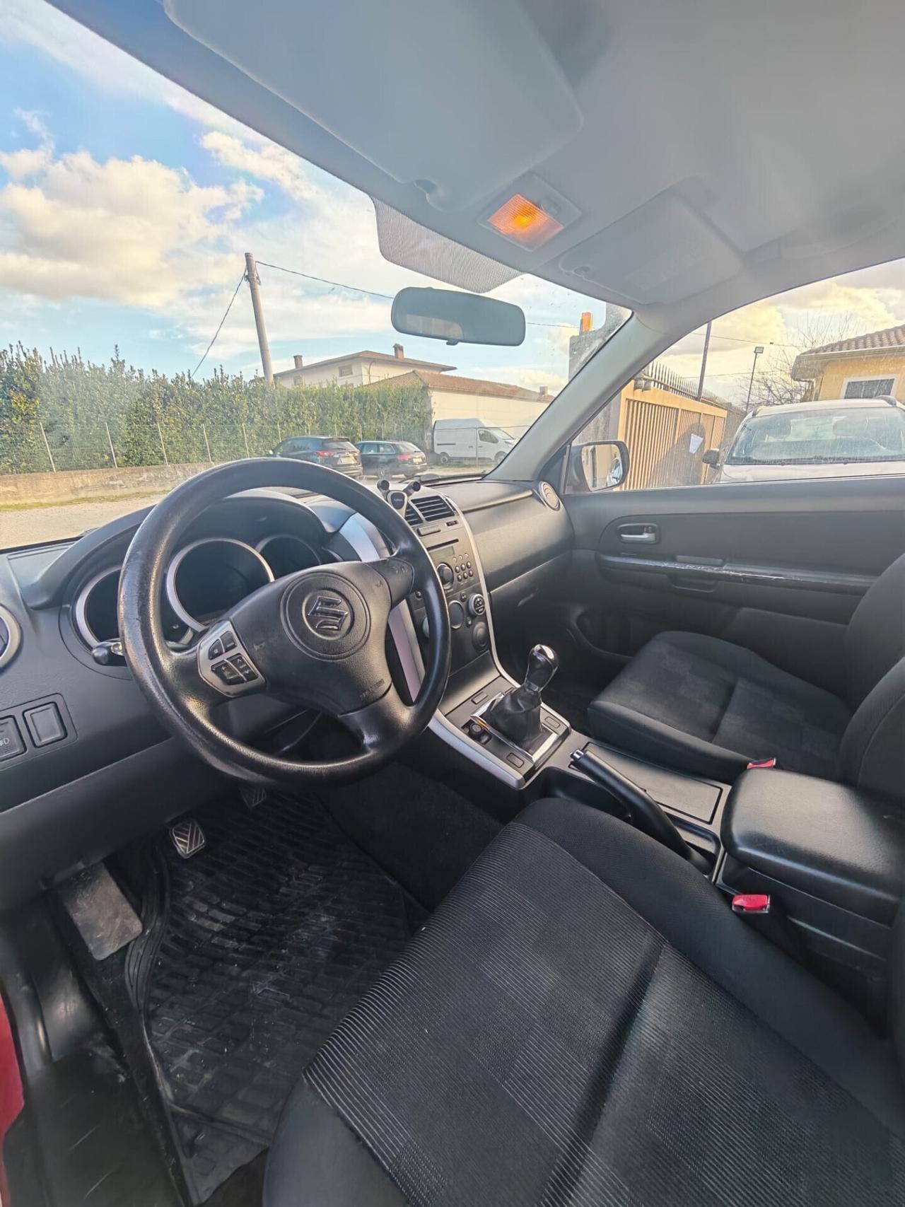 Suzuki Grand Vitara 1.9 DDiS 3 porte gancio traino omologato