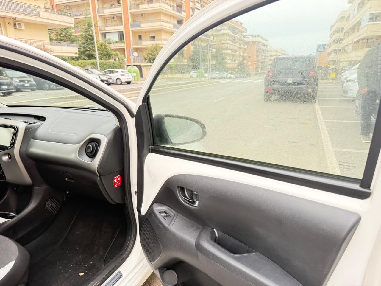 Toyota Aygo 1.0 VVT-i 72 CV 5 porte x-play LED NAVI KAMERA PDC BLUETOOTH CERCHI 16 CAR PLAY