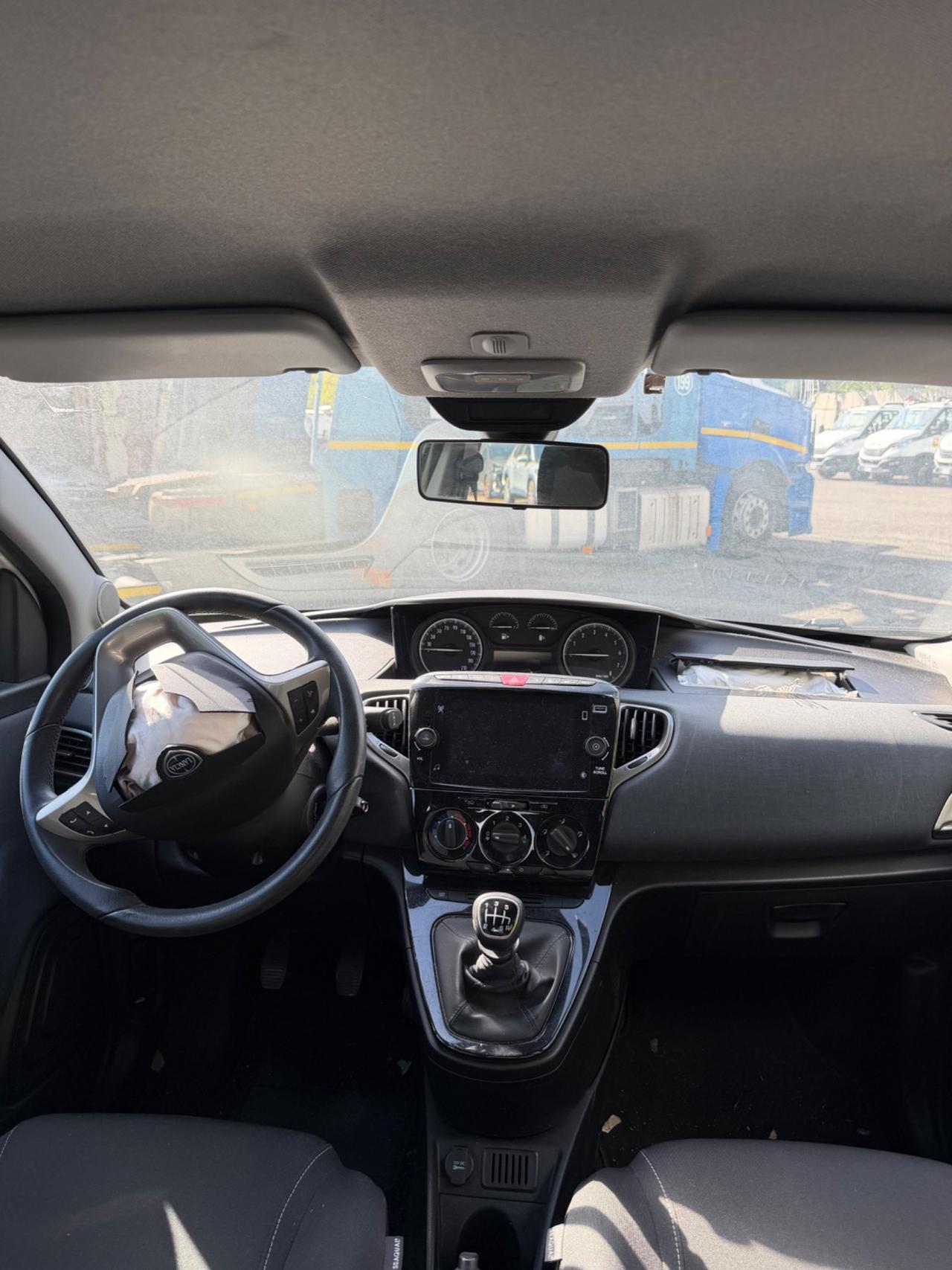Lancia Ypsilon 1.0 Hybrid SINISTRATA