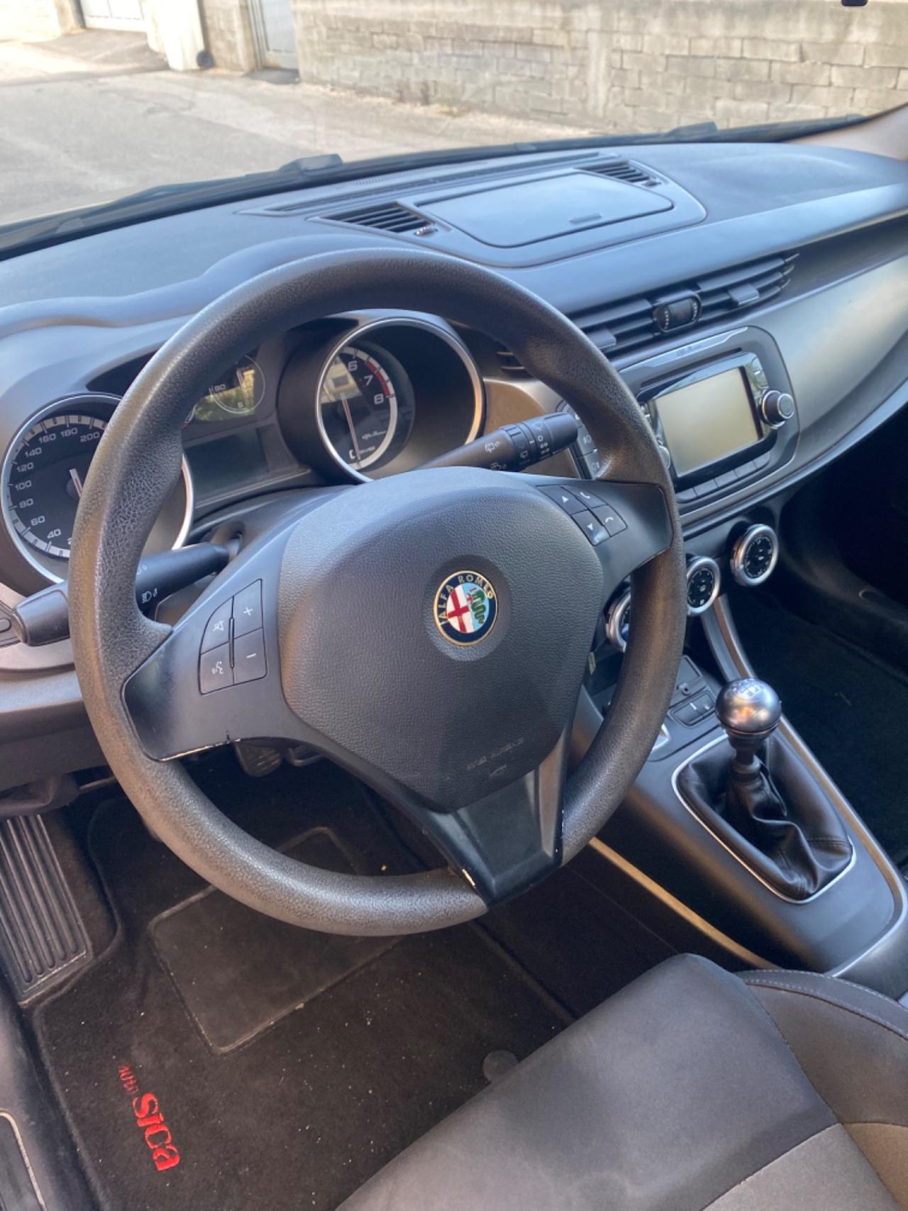Alfa Romeo Giulietta 1.4 T-Jet GPL 2014 Full