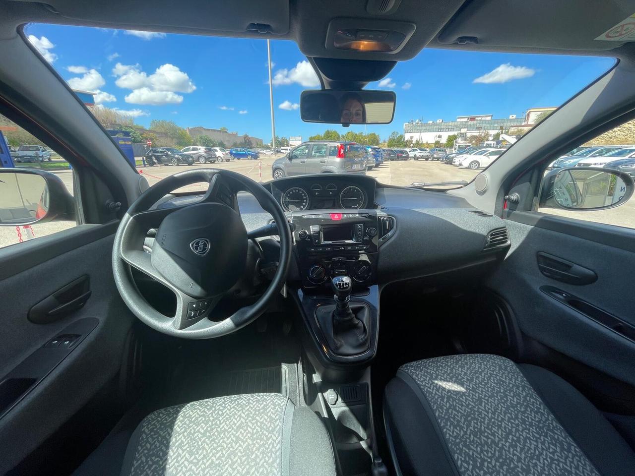 Lancia Ypsilon 1.0 FireFly 5 porte S&S Hybrid Silver