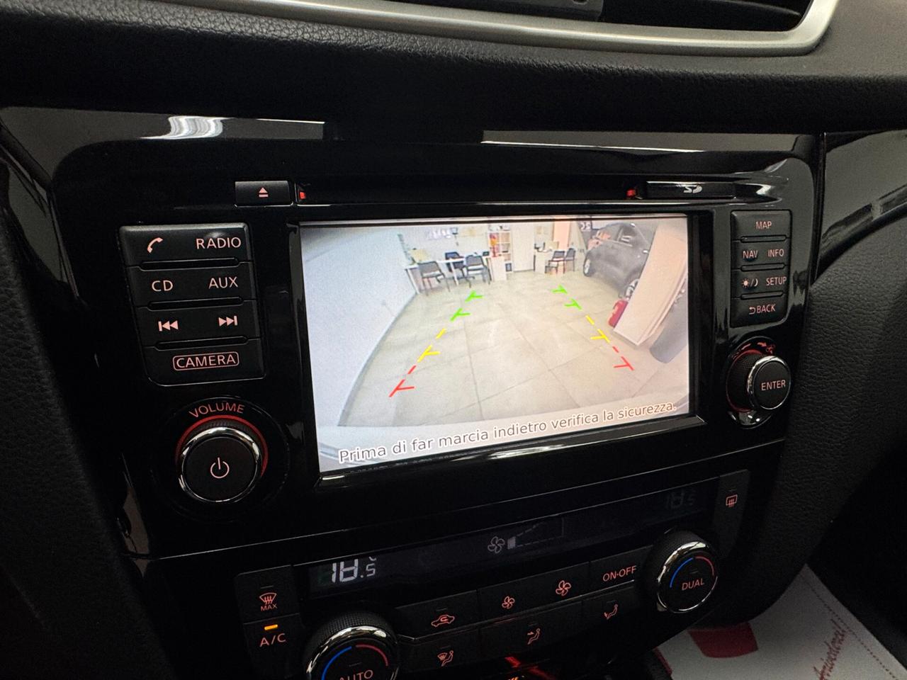Nissan Qashqai / 1.5 cc 110cv / Diesel / Retrocamera /
