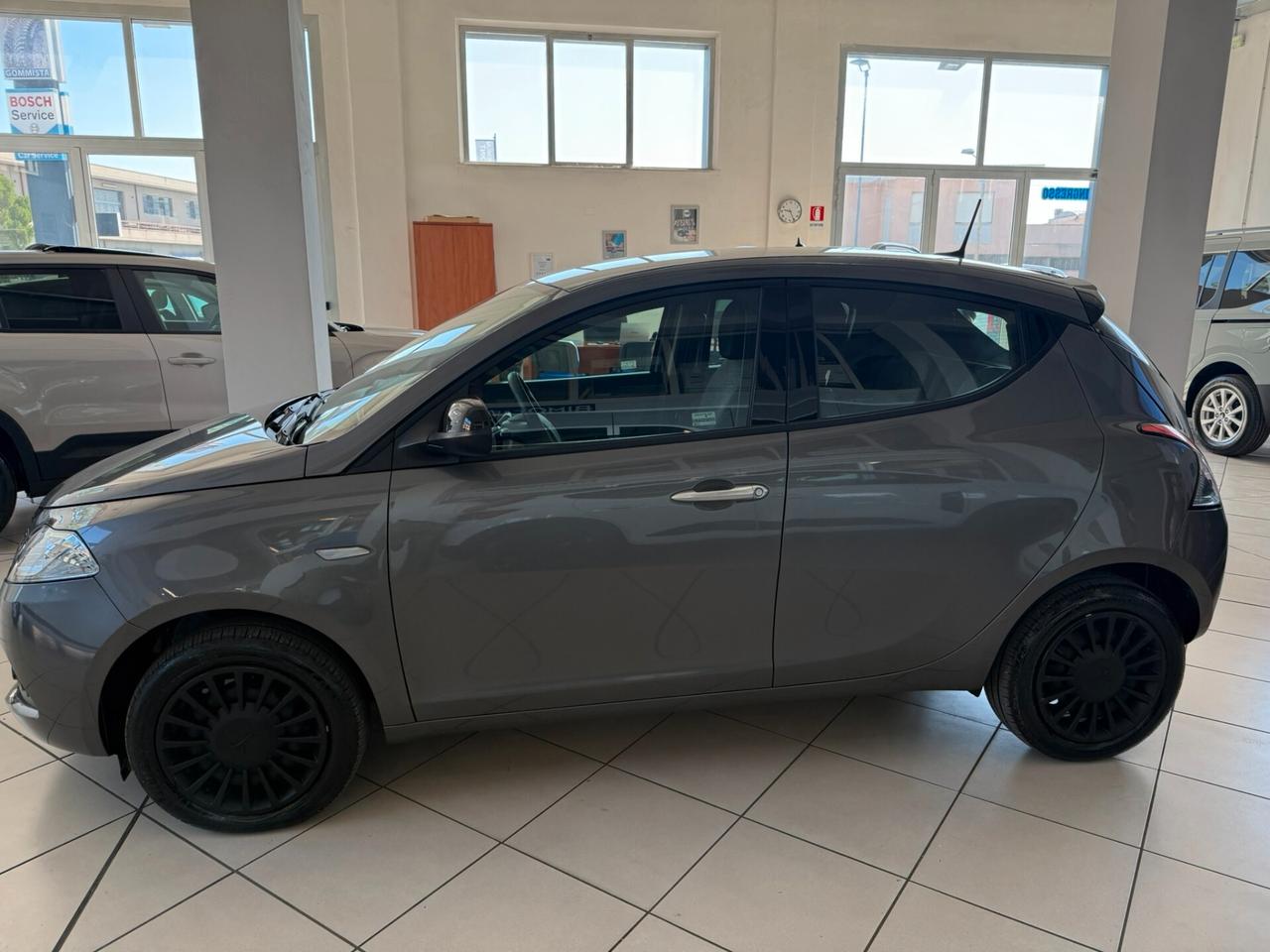 Lancia Ypsilon 1.0 FireFly 5 porte S&S Hybrid Gold