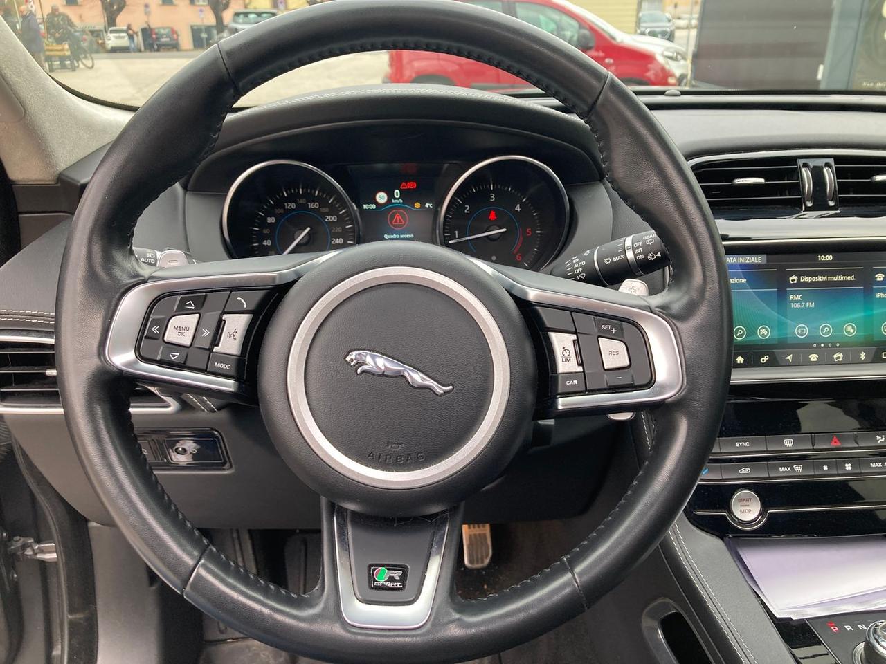Jaguar F-Pace 2.0 20d Turbo R- #8436
