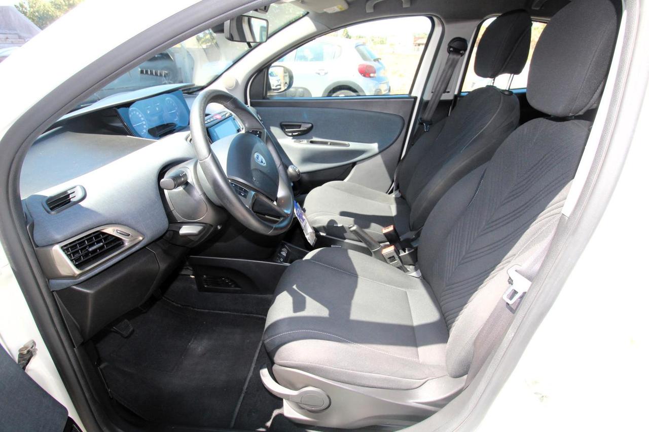 Lancia Ypsilon 1.0 FireFly 5 porte S&S Hybrid Alberta Ferretti