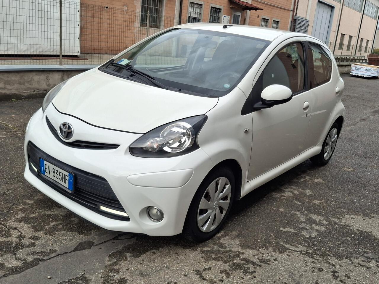 Toyota Aygo 1.0 12V VVT-i 5 porte Cool Soda Connect