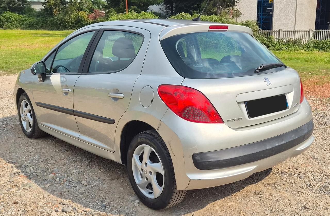 Peugeot 207 1.4 8V 75CV 5p. X Line