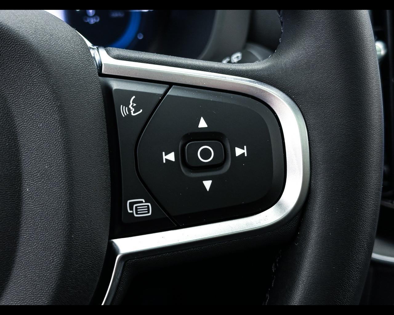 VOLVO XC60 (2017-->) - XC60 T6 Plug-in hybrid AWD automatico Core