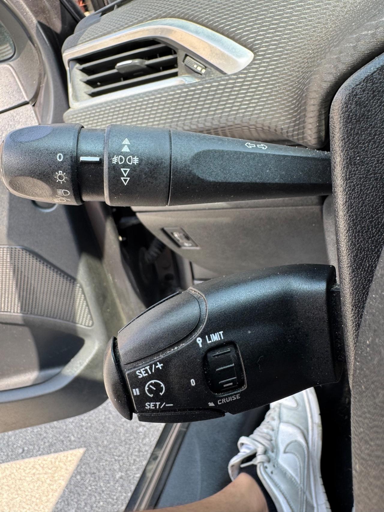 PEUGEOT 2008 1.6 HDI BLUEHDI EURO 6 GARANZIA 12 MESI